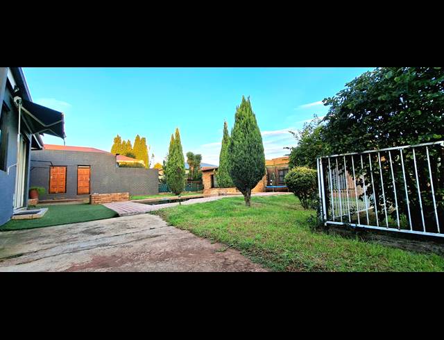 3 bed property to rent in FLORIDA